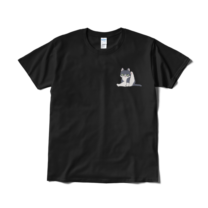 はちわれねこ(毛づくろい)／黒Tシャツ（短納期）- L - 