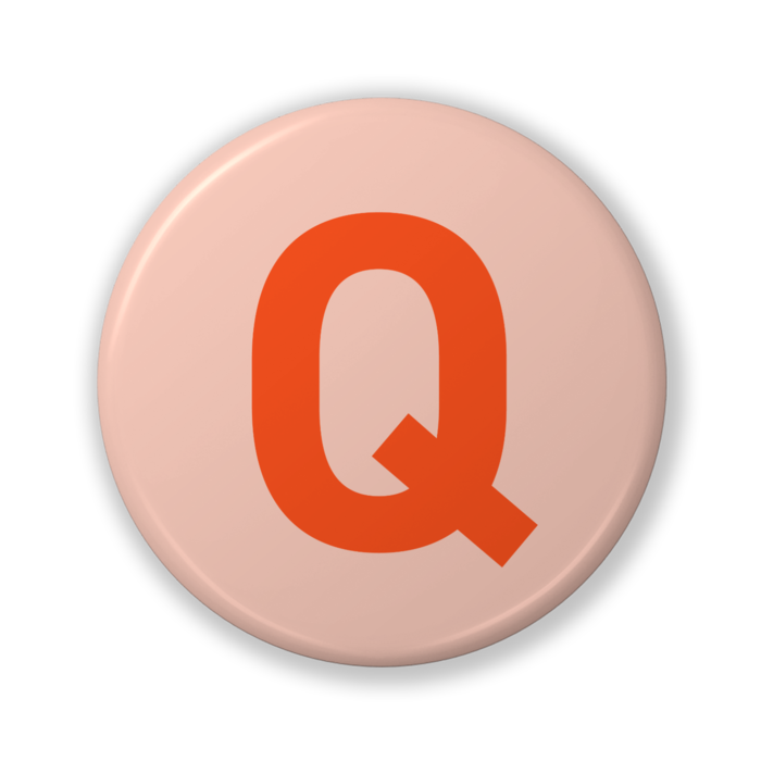 【Q(キュー)】〈オレンジ〉缶バッジ- 32mm