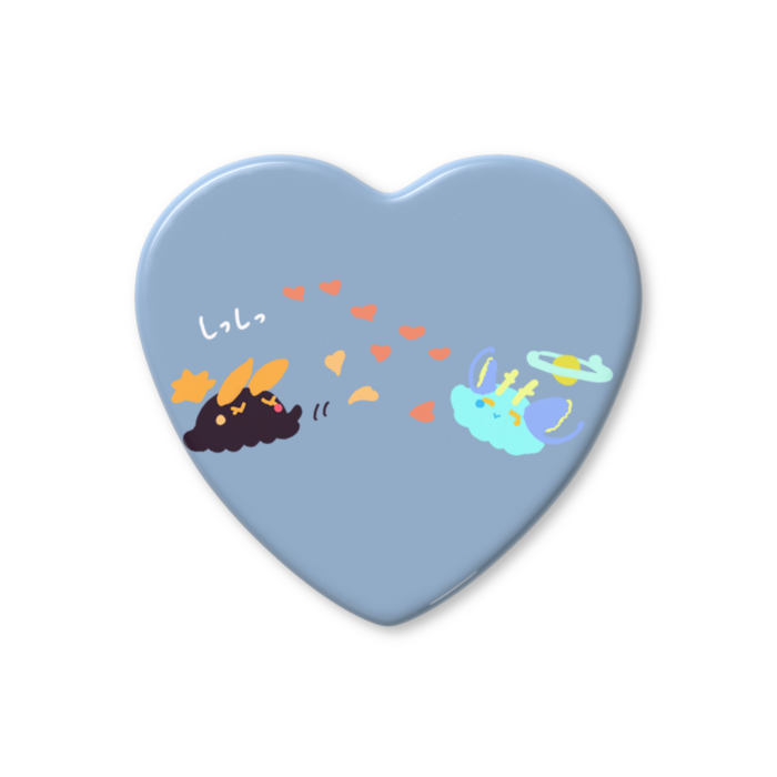 ハート缶バッジ ブルー-ヤエウカ 57 × 52.5mm