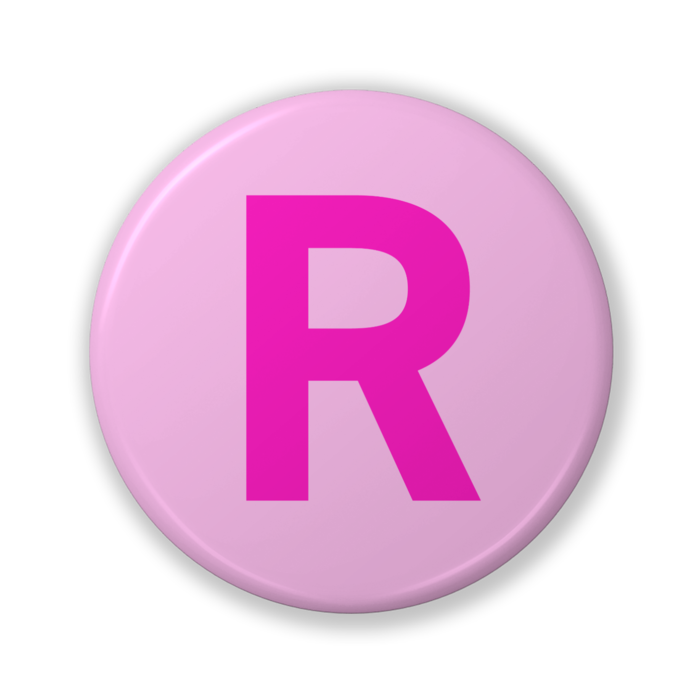【R（アール）】〈ピンク〉缶バッジ- 32mm