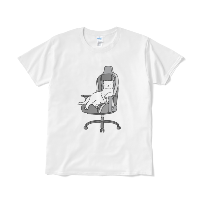 ゲーミングチェアに居座る猫のTシャツ（短納期） - L - ホワイト